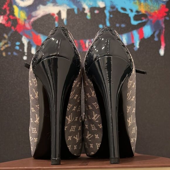 Louis Vuitton Mary Jane Pumps - Picture 5 of 11